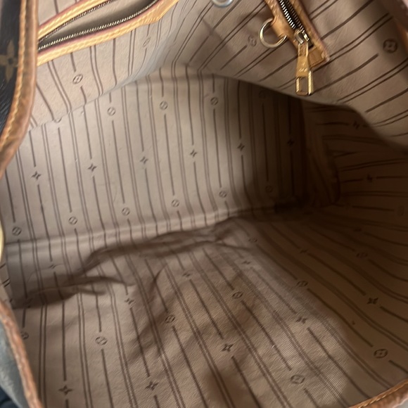 Hand Bag - Picture 4 of 6